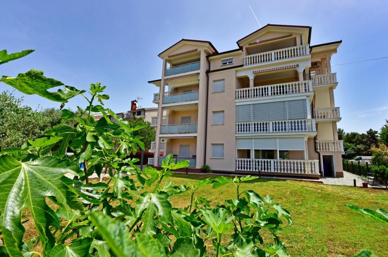 Apartments Elin Sofia Пореч Экстерьер фото