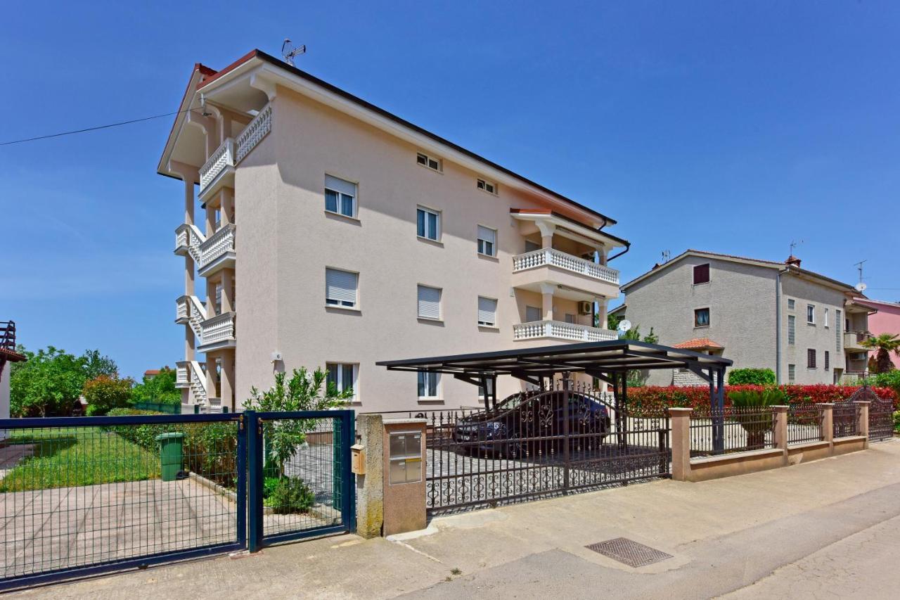 Apartments Elin Sofia Пореч Экстерьер фото