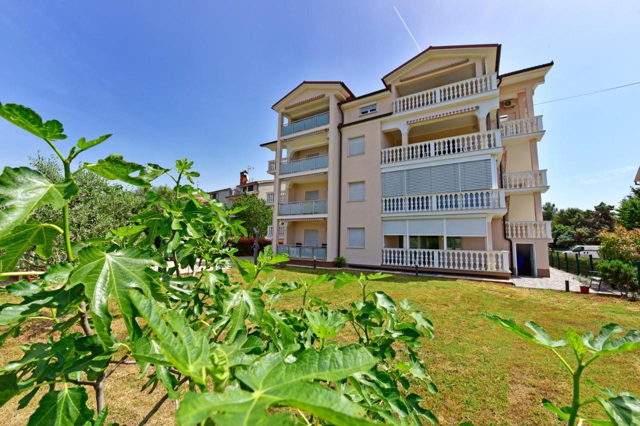 Apartments Elin Sofia Пореч Экстерьер фото