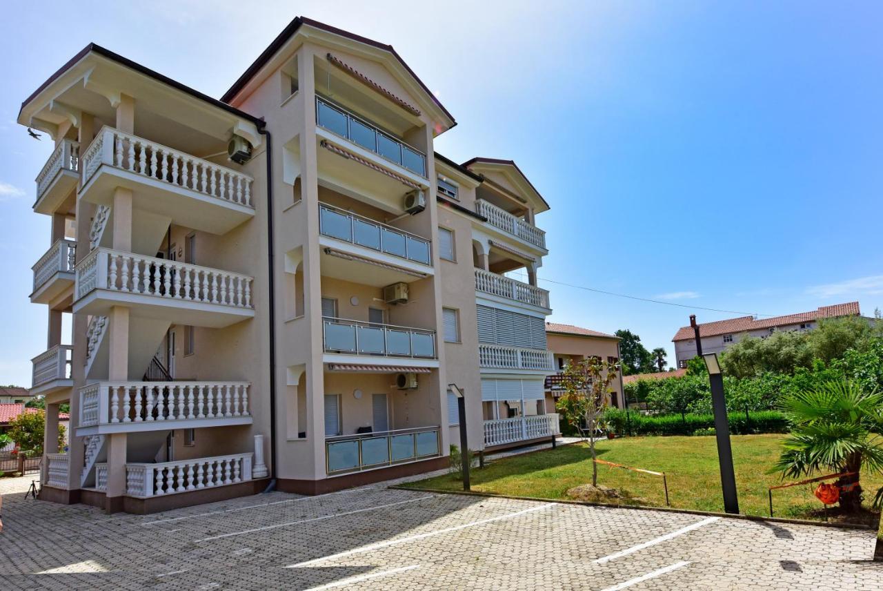 Apartments Elin Sofia Пореч Экстерьер фото