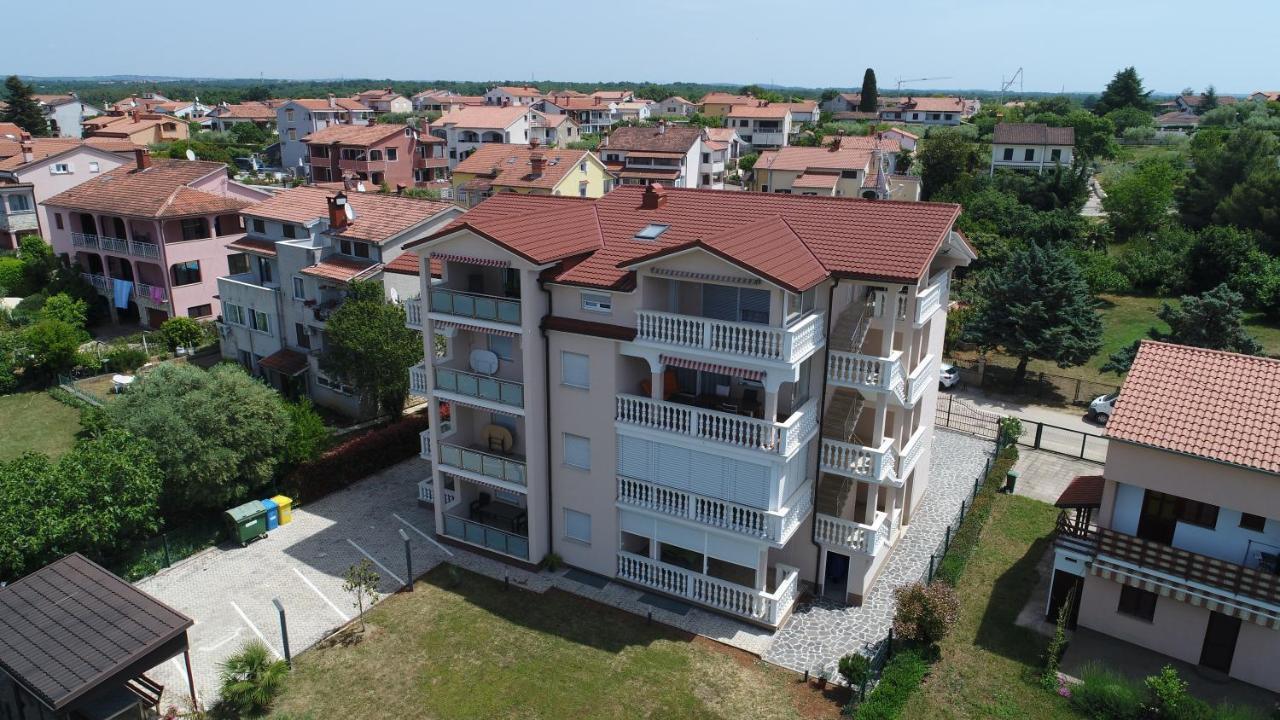 Apartments Elin Sofia Пореч Экстерьер фото